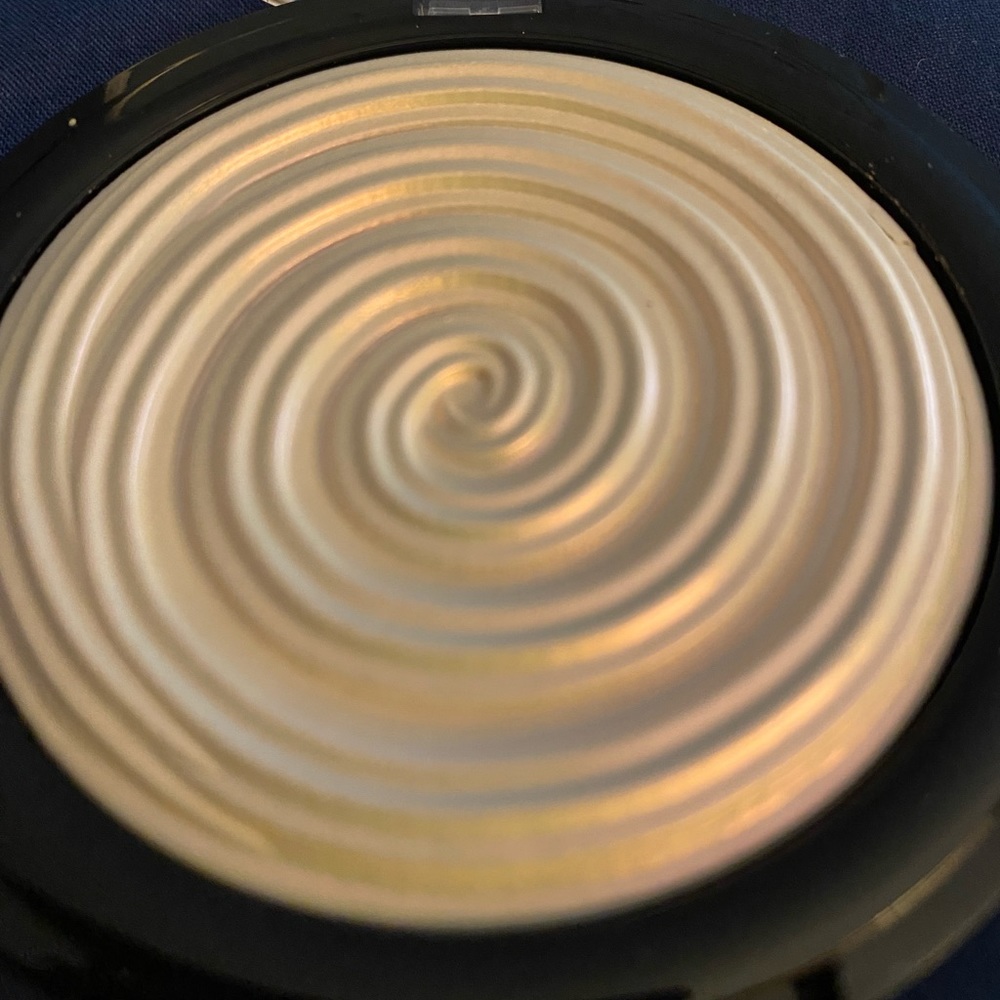 Laura Geller Baked Gelato Swirl Illuminator!! New/Never Opened!! - Picture 3 of 4